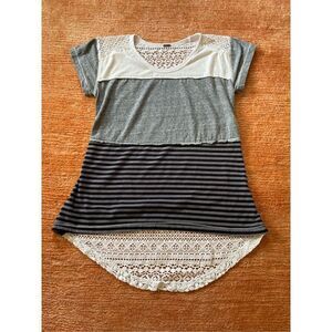 Poof lace back T-shirt